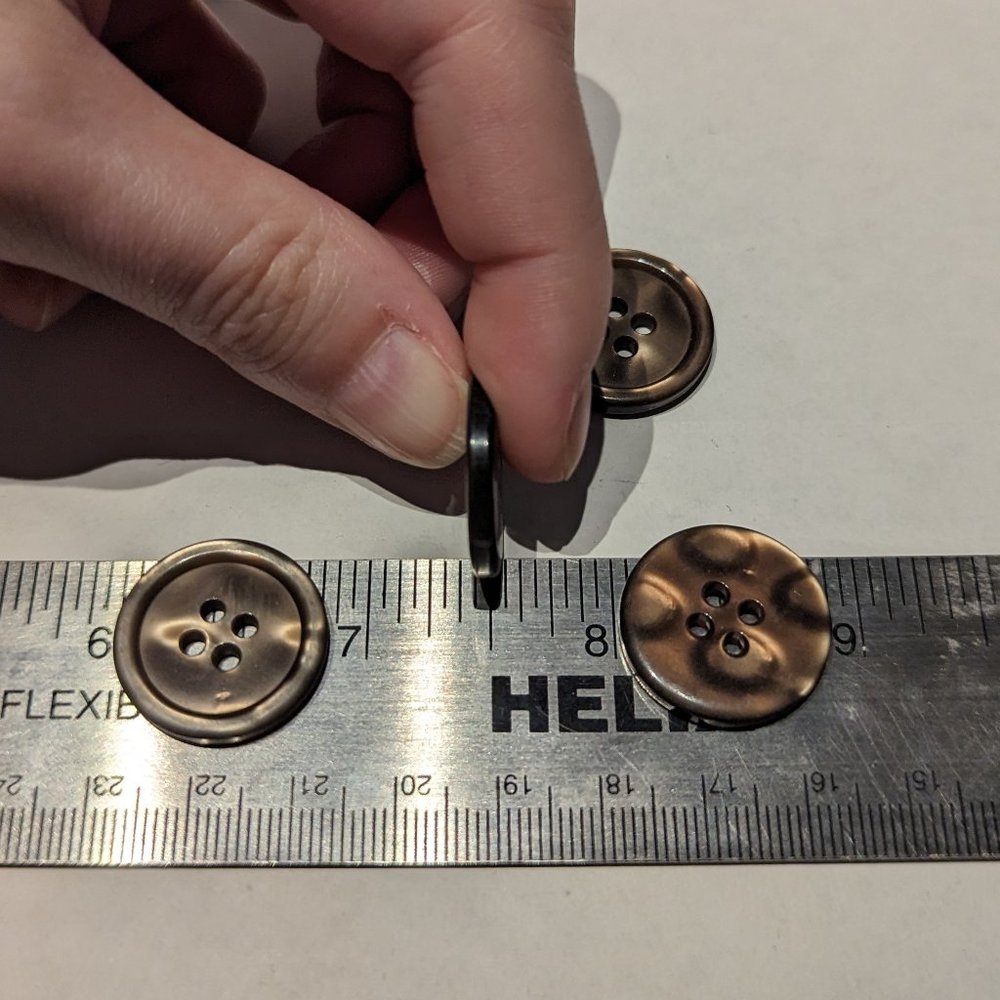 BUTTONS Round Brown Shiny with Ridge on the Outside 7/8" (4)